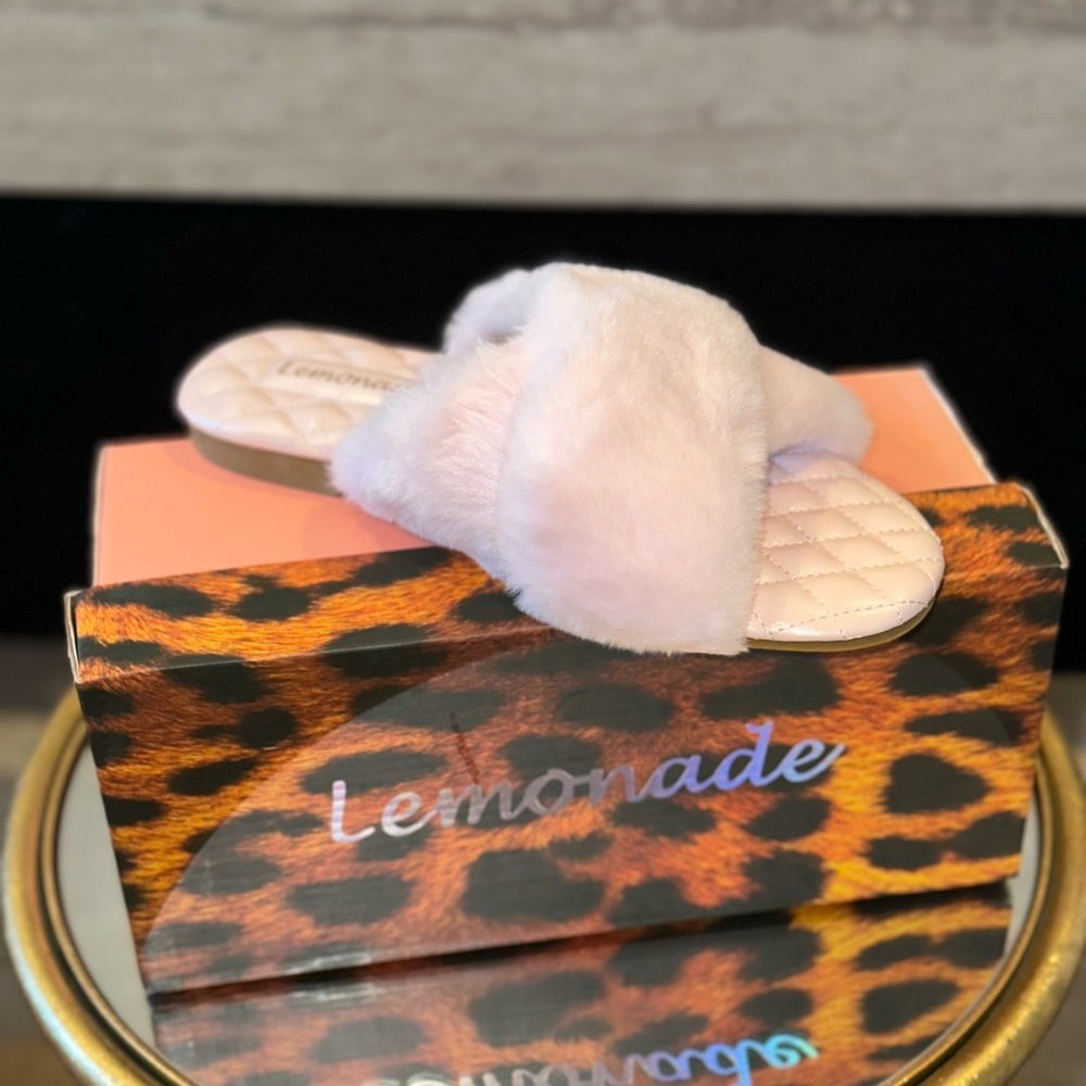 BRAND NEW+ never worn baby pink quilted slippers